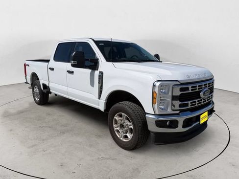 Used 2026 Ford F250 XLT AWD/4WD image 3