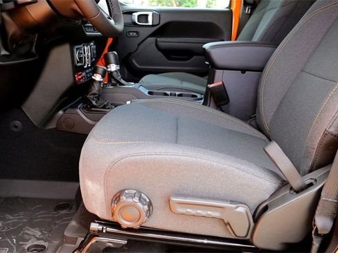 New 2025 Jeep Gladiator Willys image 9