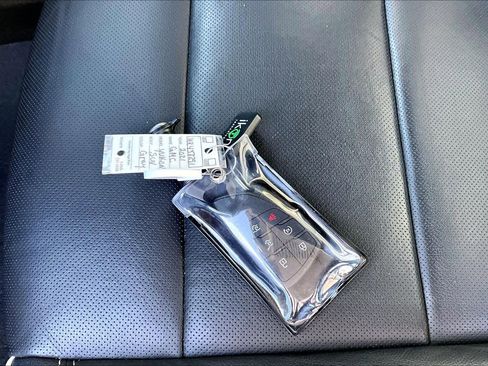 Used 2021 GMC Yukon SLT w/ SLT Premium Package image 14