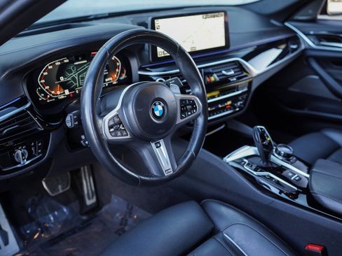 Used 2023 BMW M550i xDrive w/ Dynamic Handling Package image 18
