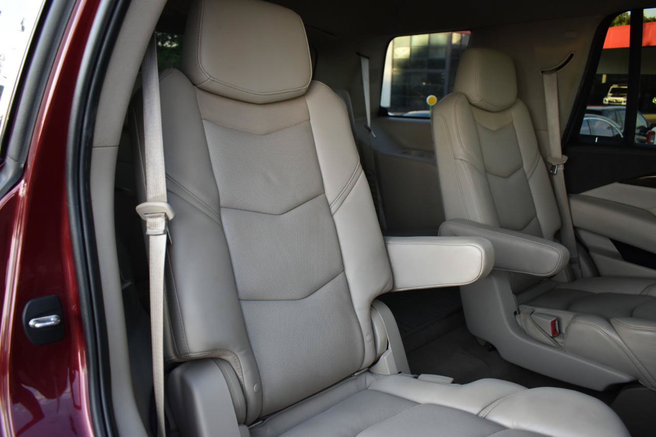 Used 2018 Cadillac Escalade Premium Luxury w/ LPO, Radiant Package AWD/4WD image 29