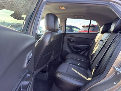 Certified 2022 Chevrolet Trax LT w/ LT Convenience Package image 29