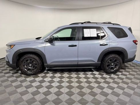 Used 2025 Honda Pilot TrailSport image 3