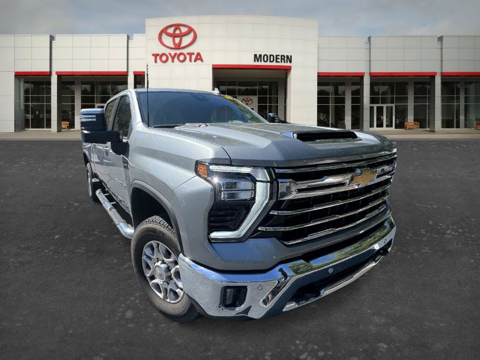 Used 2025 Chevrolet Silverado 2500 LTZ w/ LTZ Premium Package AWD/4WD image 7