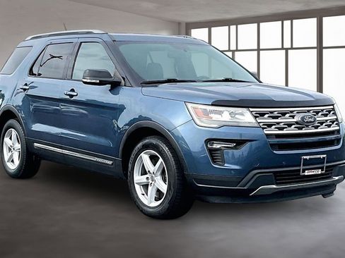 Used 2018 Ford Explorer XLT w/ Equipment Group 202A FWD image 13