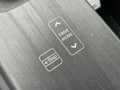 Certified 2025 Nissan Ariya AWD image 32