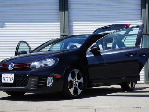 Used 2011 Volkswagen Golf 4-Door image 34