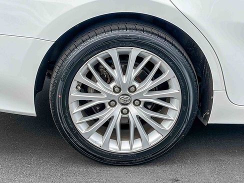 Used 2018 Toyota Camry XLE image 10