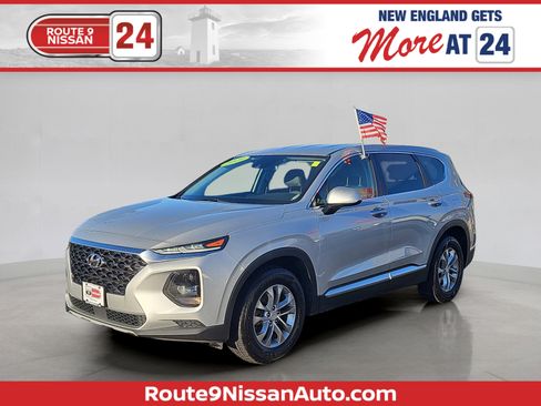 Used 2019 Hyundai Santa Fe SE image 1