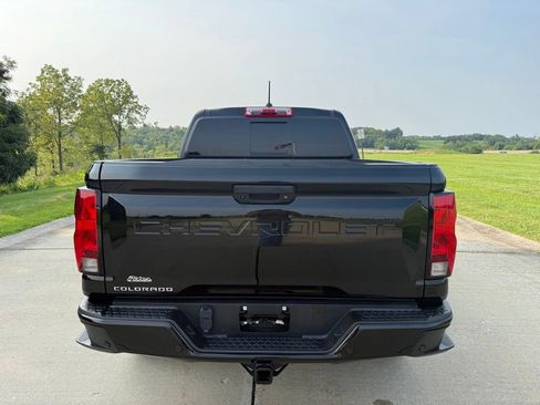 Used 2024 Chevrolet Colorado Trail Boss w/ Technology Package AWD/4WD image 4