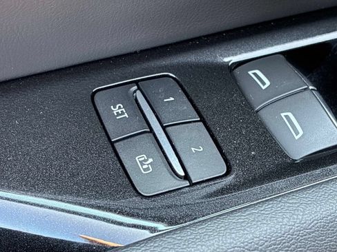 Used 2024 Cadillac Escalade ESV Premium Luxury AWD/4WD image 26