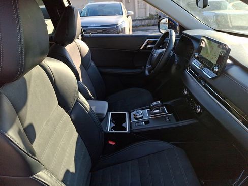 Used 2024 Mitsubishi Outlander SE image 11