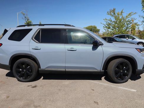 New 2025 Honda Pilot Black Edition image 7
