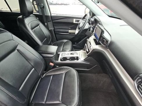 Used 2023 Ford Explorer XLT w/ Equipment Group 202A RWD image 6