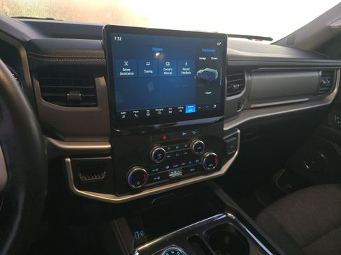 Used 2022 Ford Expedition XLT image 4