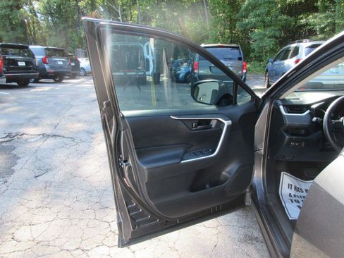 Used 2020 Toyota RAV4 LE FWD image 12