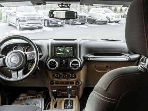 Used 2018 Jeep Wrangler Unlimited Sahara image 8