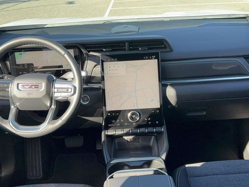 Used 2025 GMC Terrain Elevation w/ Black Edition image 10