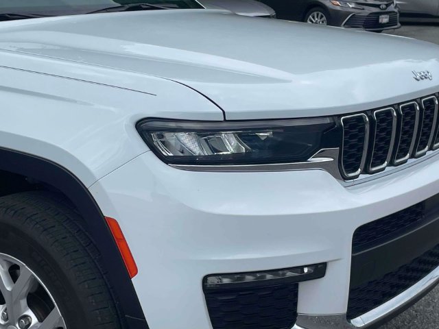 Used 2023 Jeep Grand Cherokee L Limited AWD/4WD image 12