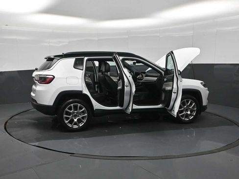 Used 2025 Jeep Compass Limited AWD/4WD image 28