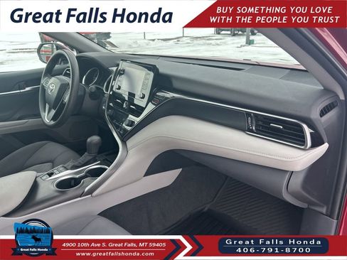 Used 2021 Toyota Camry LE image 29