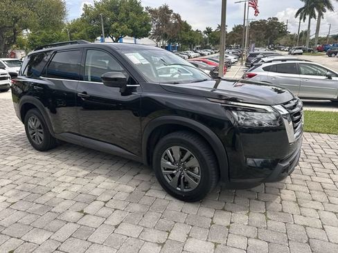 Used 2025 Nissan Pathfinder SV FWD image 17