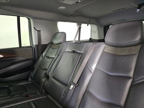 Used 2019 Cadillac Escalade ESV Luxury image 22