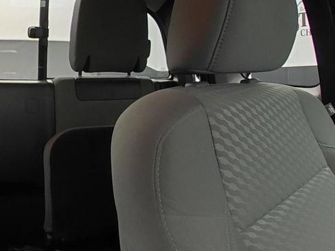Used 2022 Toyota Tacoma SR5 RWD image 11