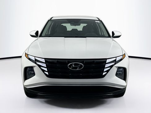 Used 2023 Hyundai Tucson SE FWD image 2