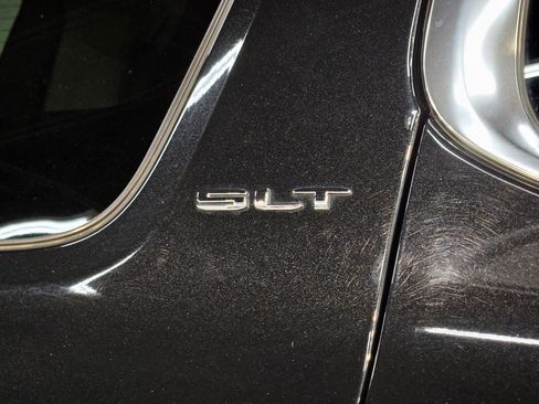 Used 2023 GMC Acadia SLT image 39