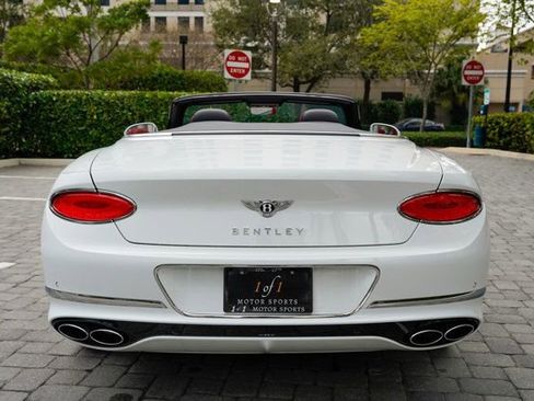 Used 2024 Bentley Continental GT V8 image 22