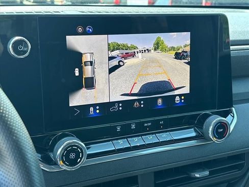 Used 2024 Chevrolet Colorado Trail Boss w/ Technology Package AWD/4WD image 31