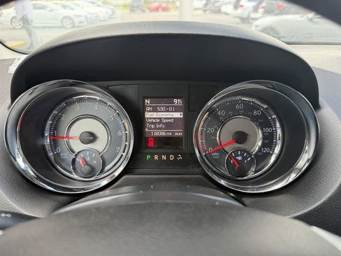 Used 2013 Chrysler Town & Country Touring FWD image 6