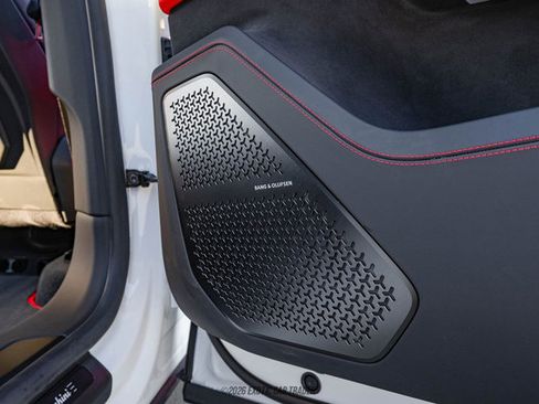 Used 2025 Lamborghini Urus SE image 32