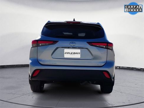 Used 2024 Toyota Highlander LE image 4