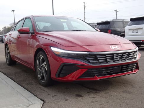 New 2025 Hyundai Elantra SEL image 6