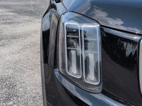Used 2024 Kia Telluride SX w/ Towing Package FWD image 9