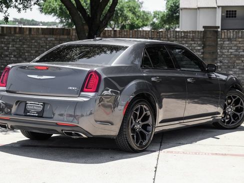 Used 2019 Chrysler 300 S RWD image 15
