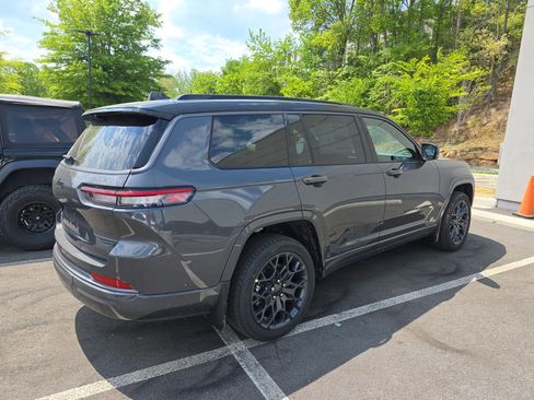 New 2026 Jeep Grand Cherokee L Summit AWD/4WD image 2