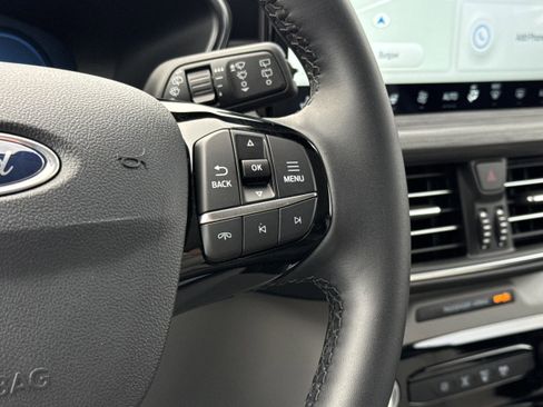 Used 2025 Ford Escape Platinum w/ Class II Trailer Tow Package image 15