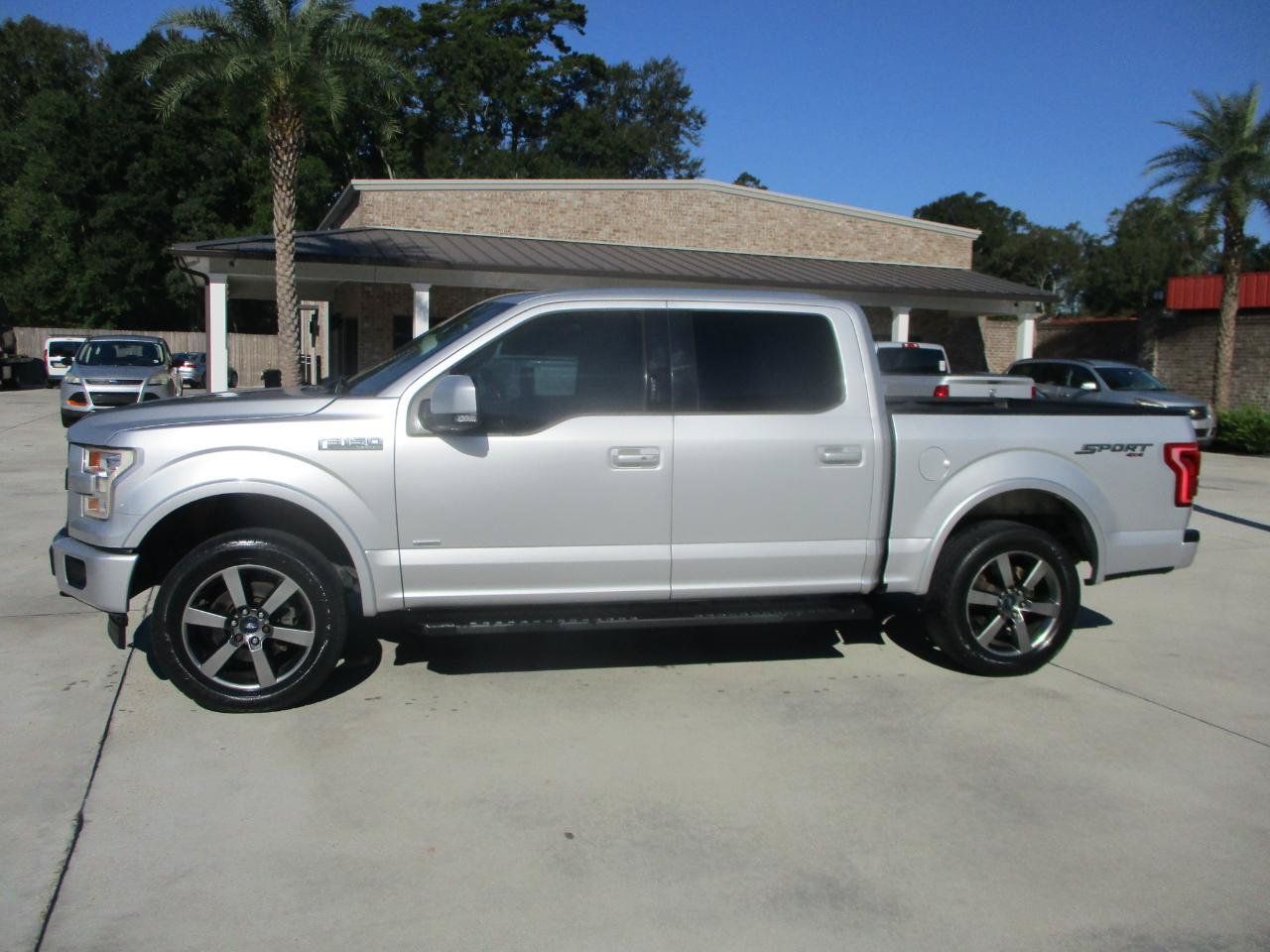 Used 2017 Ford F150 Lariat w/ Equipment Group 502A Luxury AWD/4WD image 2