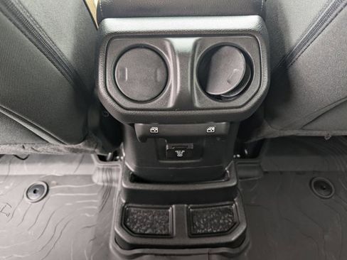 Used 2023 Jeep Wrangler Unlimited w/ Sun & Screen Package image 17