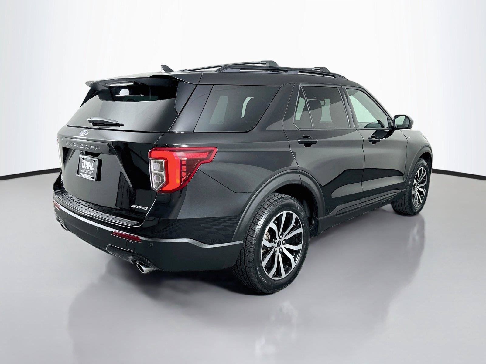 Used 2023 Ford Explorer ST-Line AWD/4WD image 13