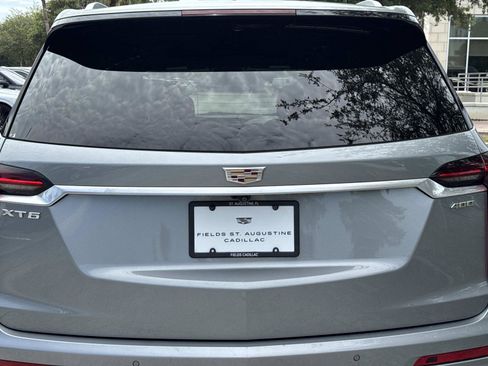 Used 2025 Cadillac XT6 Premium Luxury FWD image 10