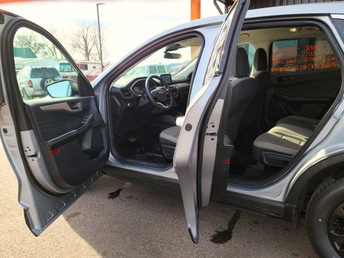 Used 2022 Ford Escape SE w/ Cold Weather Package image 7