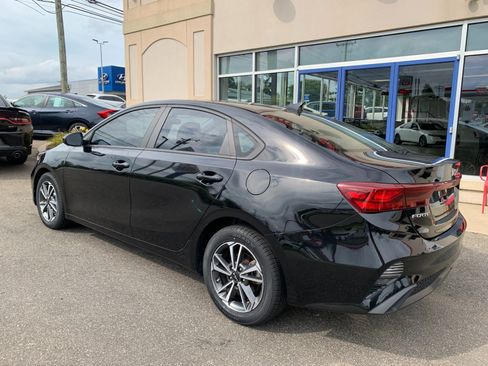 Used 2023 Kia Forte LXS FWD image 5