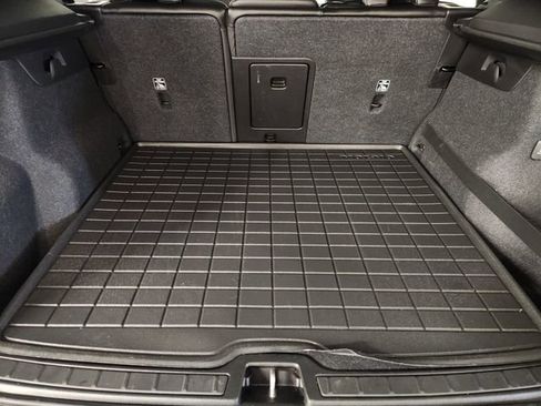 Used 2020 Volvo XC40 T4 Momentum FWD image 32