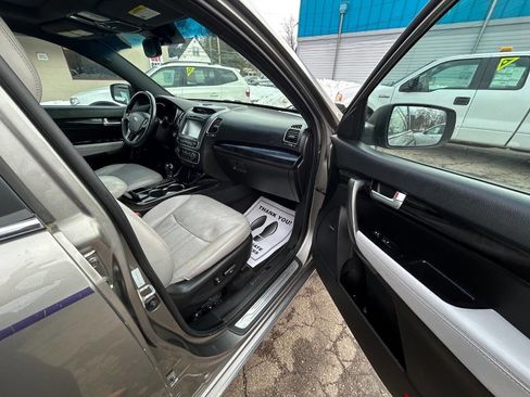 Used 2014 Kia Sorento SX image 9