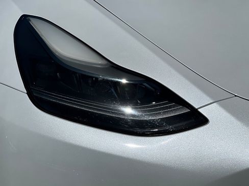 Used 2022 Tesla Model Y Performance AWD/4WD image 10