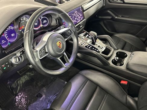 Used 2023 Porsche Cayenne S image 9